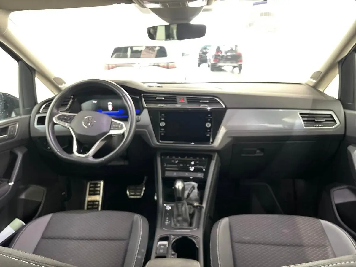 Volkswagen Touran 2023 photo 2