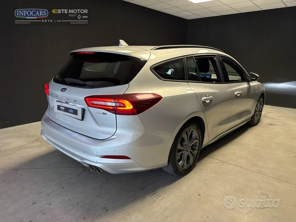 Ford Focus 2023 photo 4