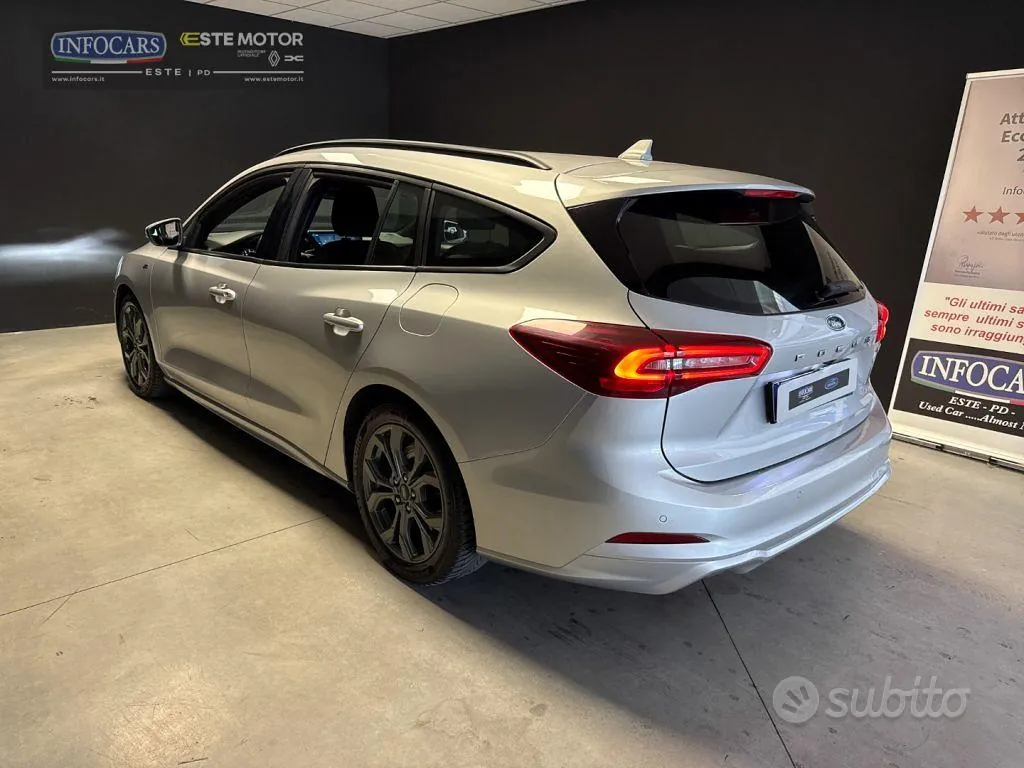 Ford Focus 2023 photo 2