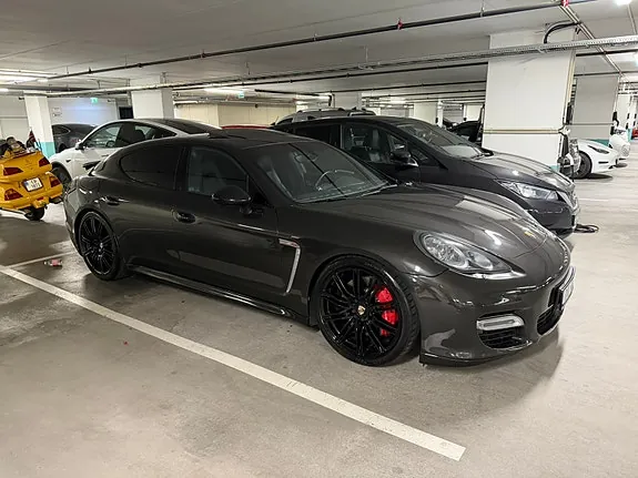 Porsche Panamera 4 2010 photo 5