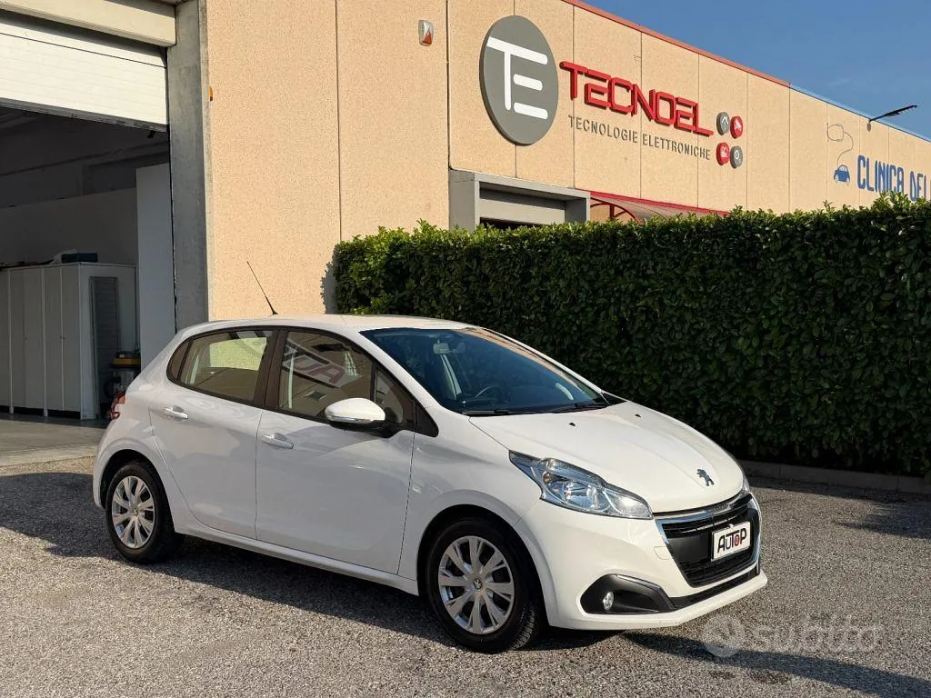 Peugeot 208 2016 photo 3
