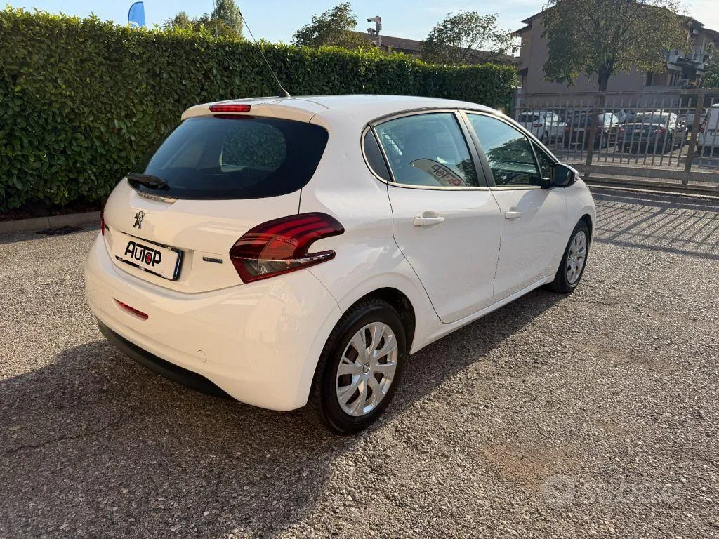 Peugeot 208 2016 photo 5