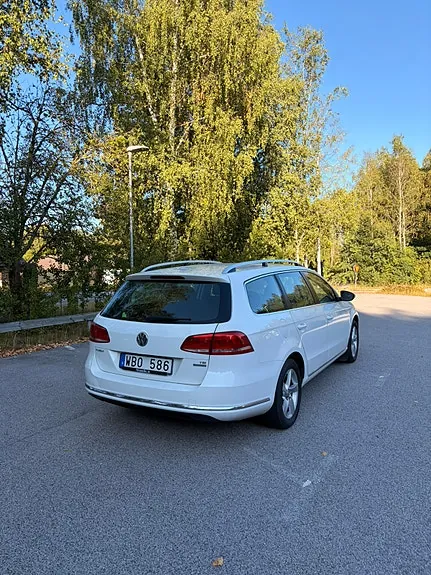 Volkswagen Passat 2012 photo 2