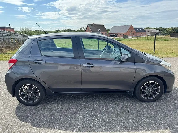 Toyota Yaris 2011 photo 3