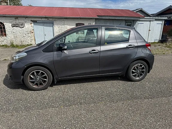 Toyota Yaris 2011 photo 4