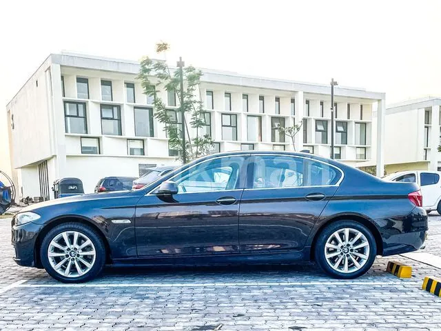 BMW 523I 2011 photo 4