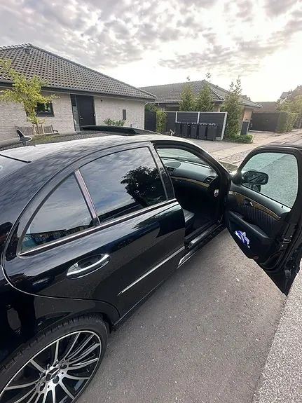 Mercedes-Benz E320 2006 photo 2