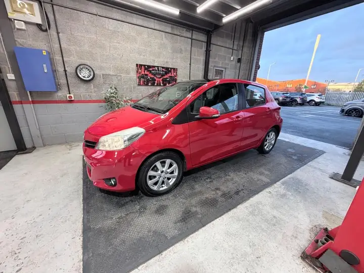 Toyota Yaris 2012 photo 4
