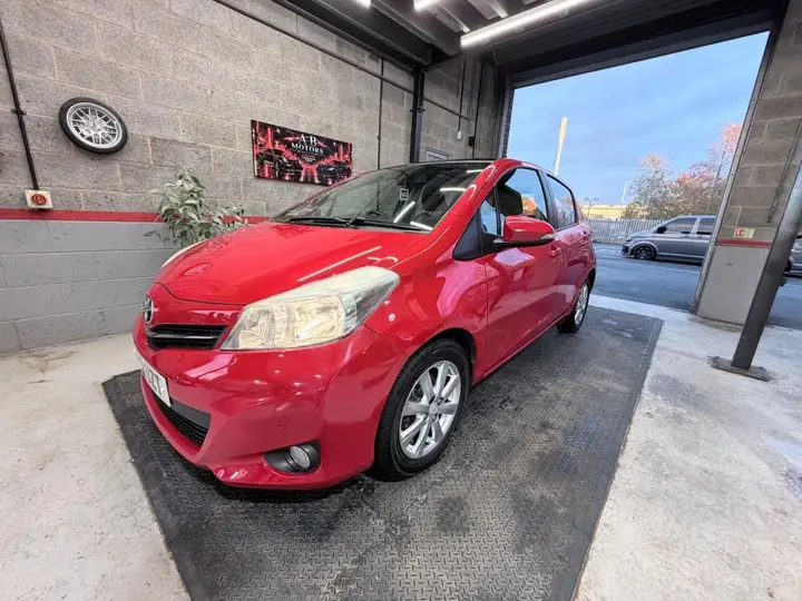 Toyota Yaris 2012 photo 3