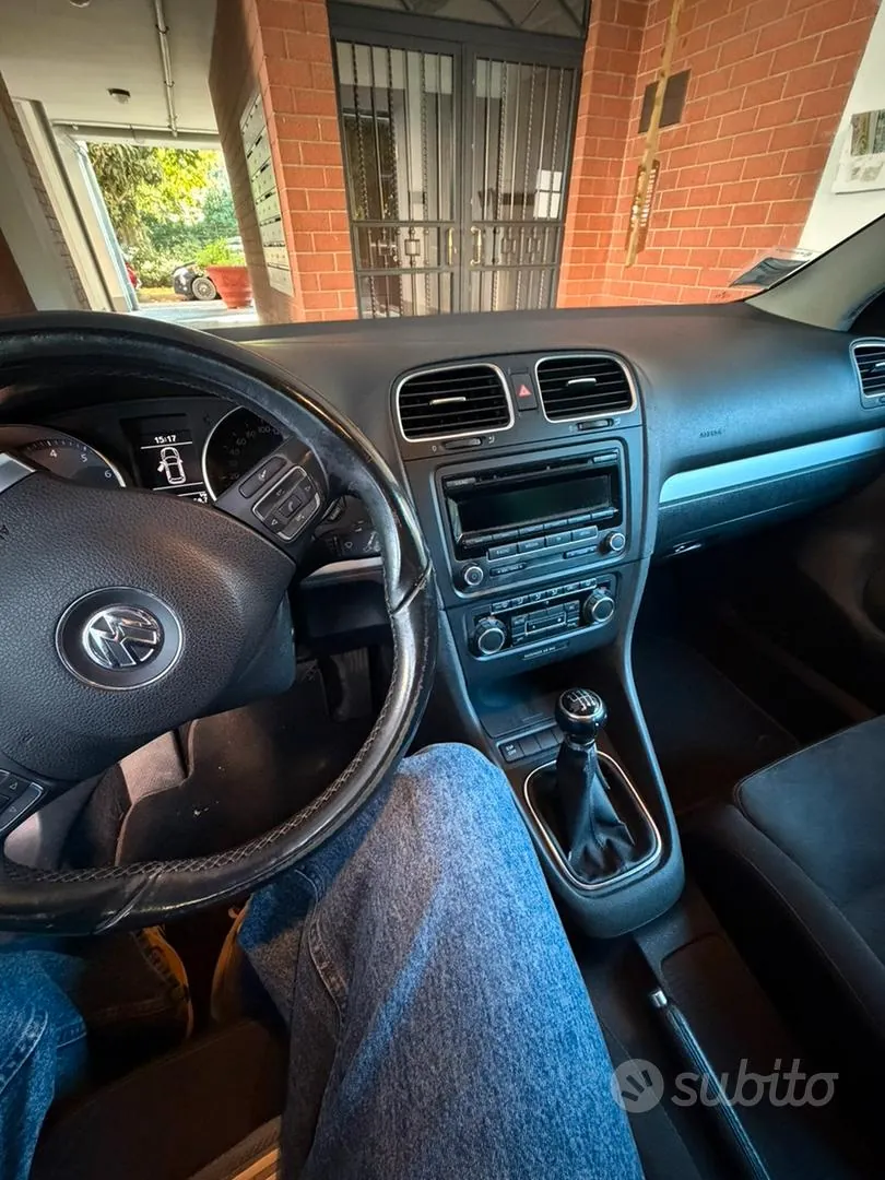 Volkswagen Golf 2010 photo 4