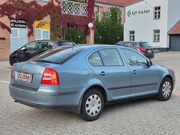 Skoda Octavia 2008 photo 3