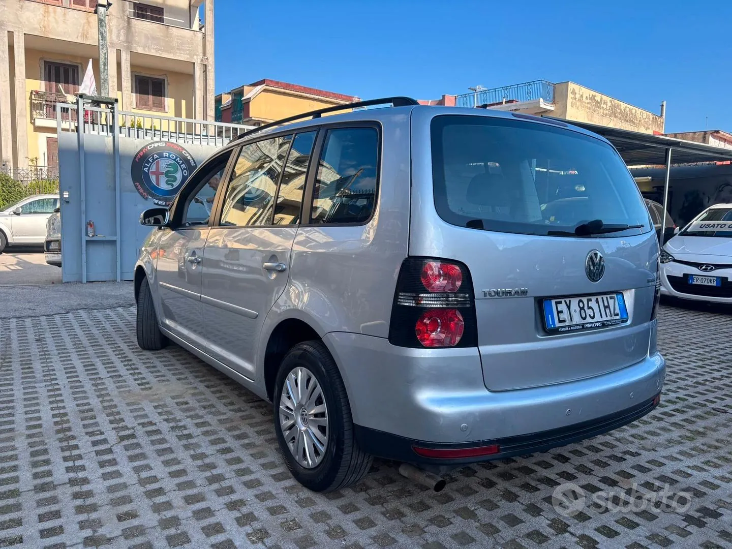 Volkswagen Touran 2007 photo 2