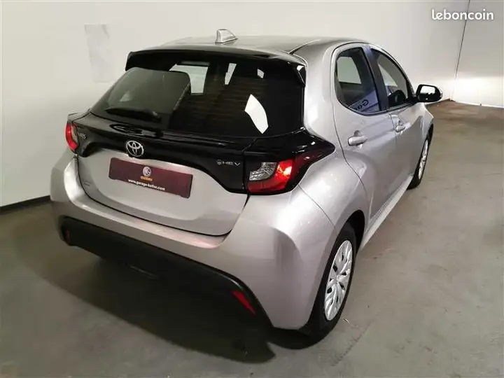 Toyota Yaris 2024 photo 2