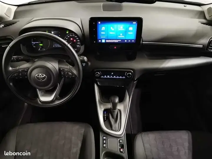 Toyota Yaris 2024 photo 3