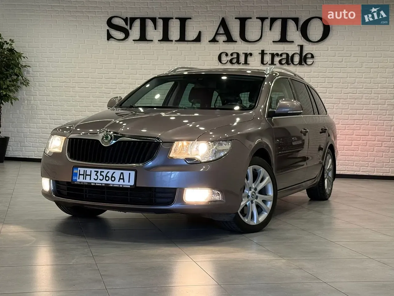 Skoda Superb 2012 photo 5
