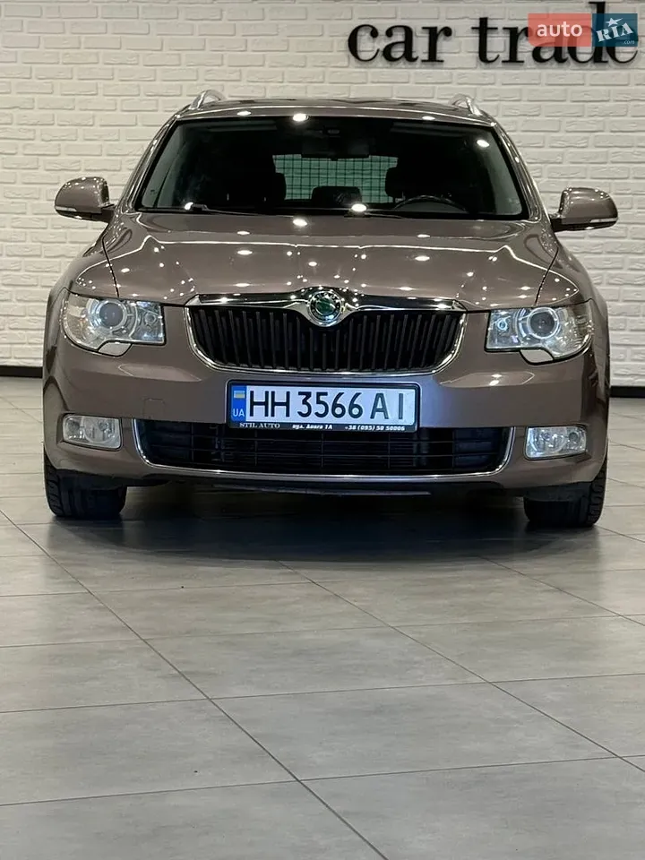 Skoda Superb 2012 photo 2