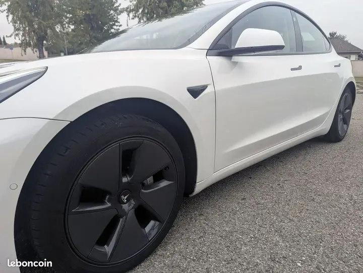 Tesla Model 3 2021 photo 2