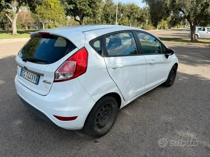 Ford Fiesta 2011 photo 4