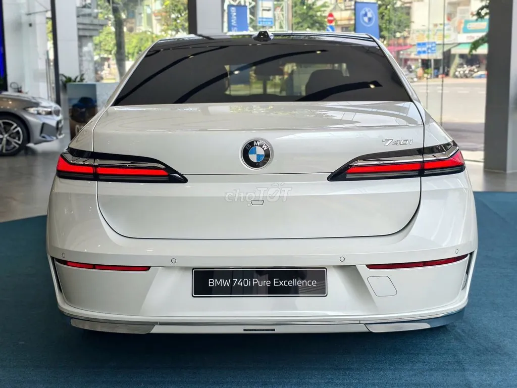 BMW 7 Series 2023 photo 2