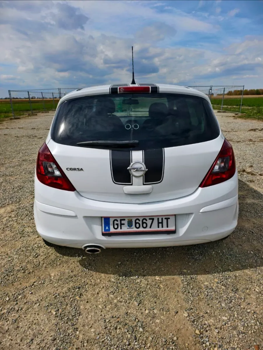 Opel Corsa 2012 photo 2