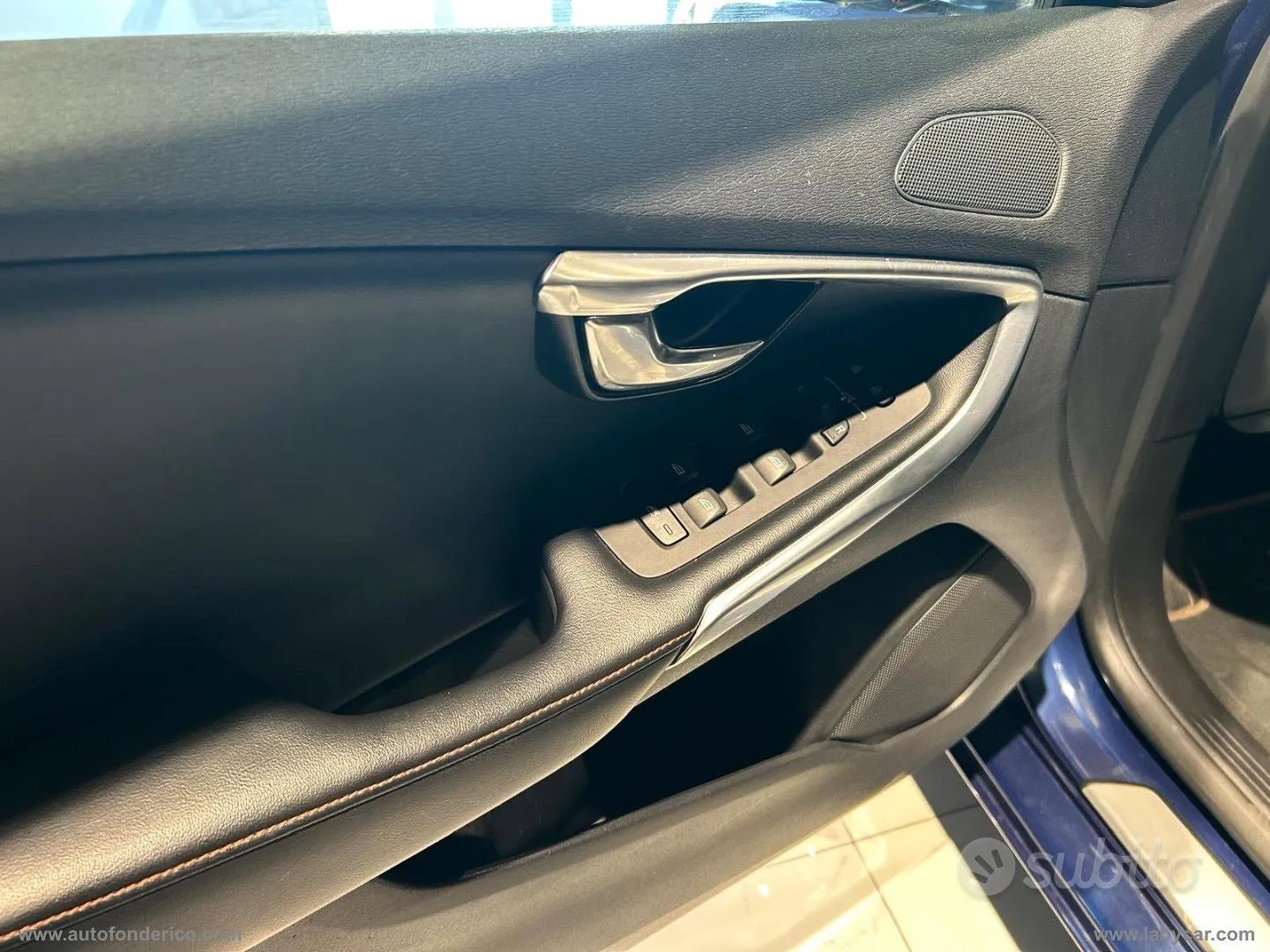 Volvo V40 2015 photo 4