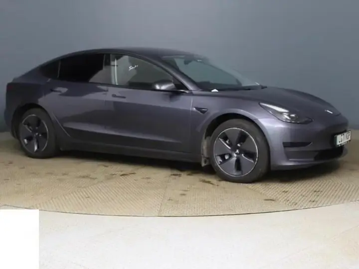 Tesla Model 3 2021 photo 2