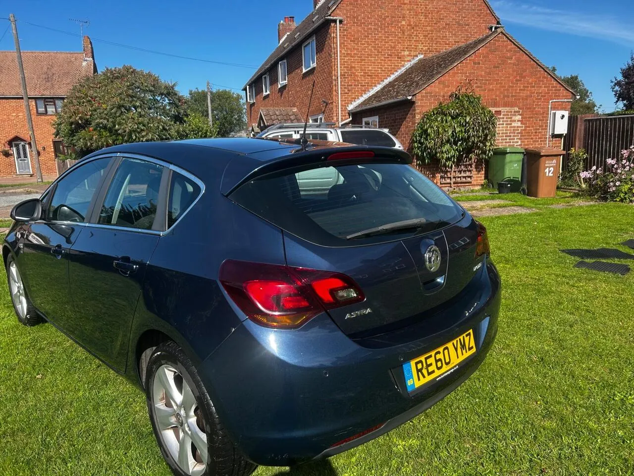 Vauxhall Astra 2011 photo 4