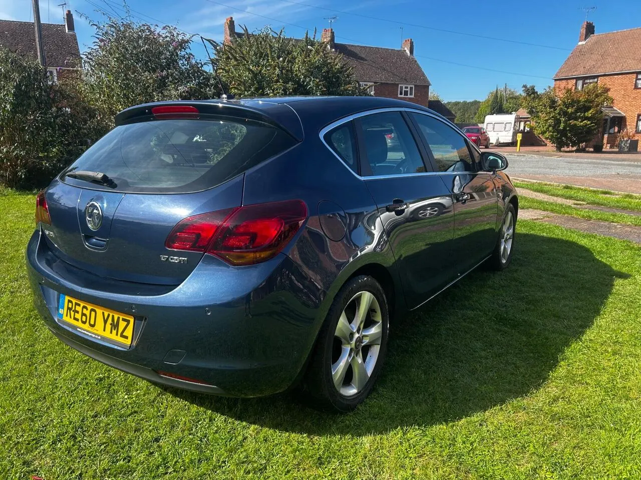 Vauxhall Astra 2011 photo 3