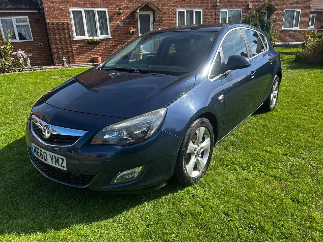 Vauxhall Astra 2011 photo 5