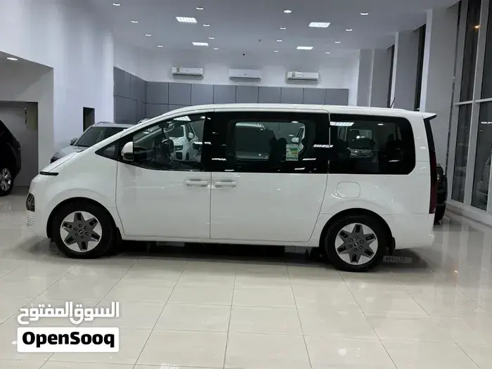 Hyundai Staria 2023 photo 3