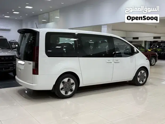 Hyundai Staria 2023 photo 4