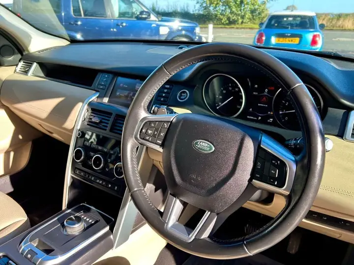 Land Rover Discovery Sport 2017 photo 3
