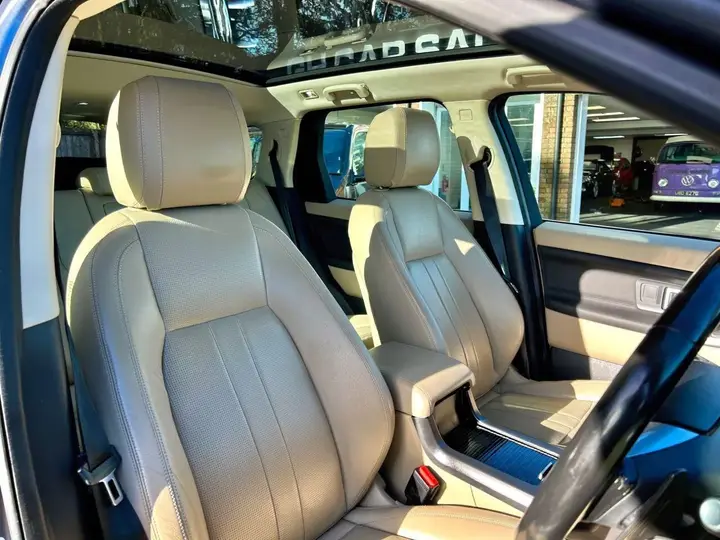 Land Rover Discovery Sport 2017 photo 4