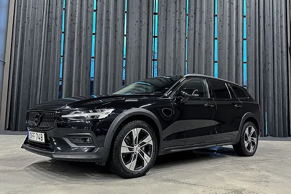 Volvo V60 Cross Country 2021 photo 2