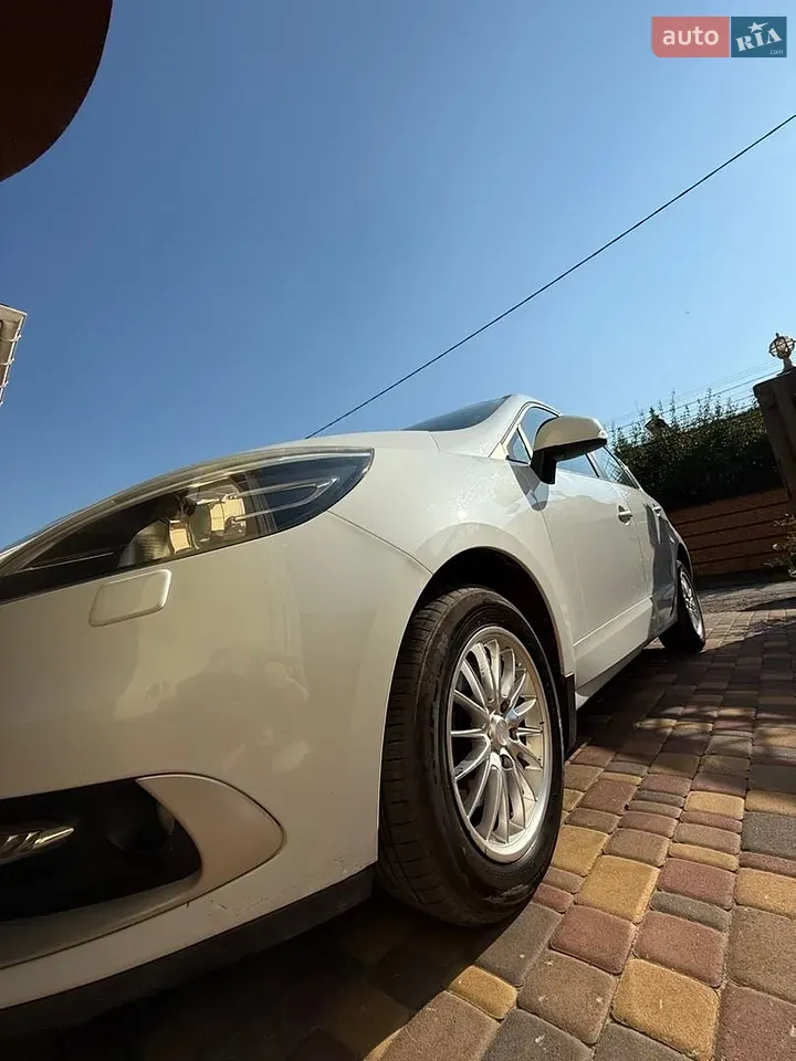 Renault Scenic 2012 photo 3