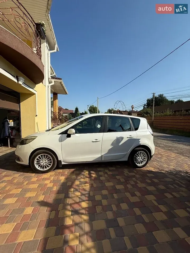 Renault Scenic 2012 photo 4
