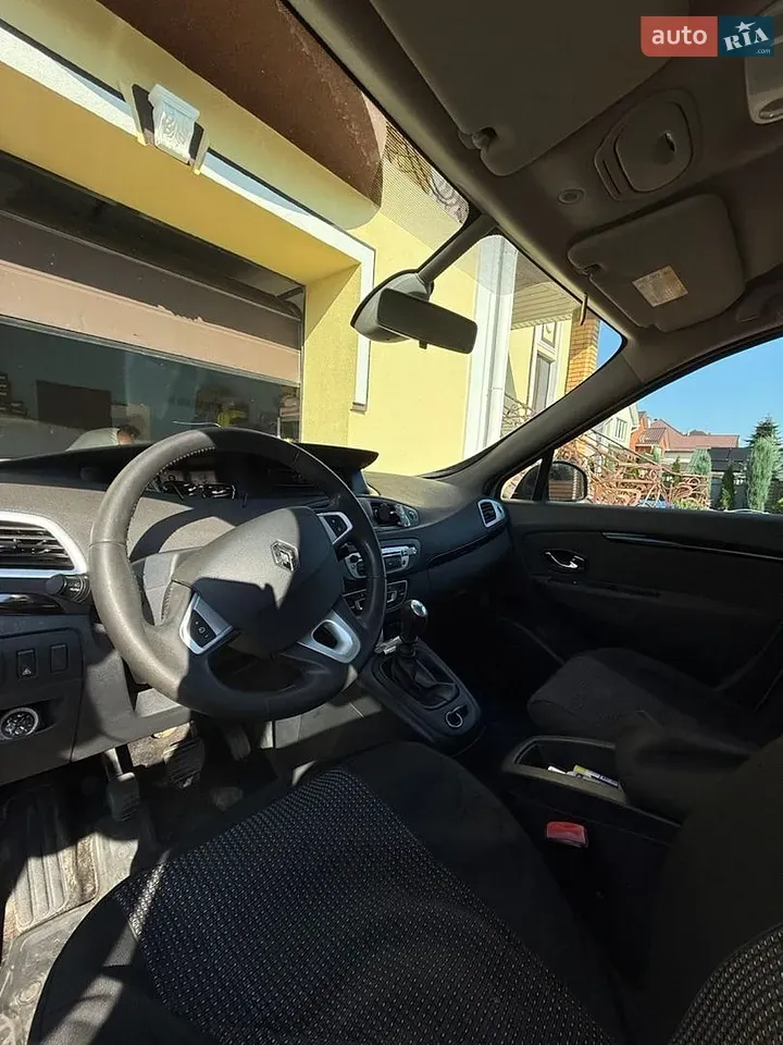 Renault Scenic 2012 photo 5