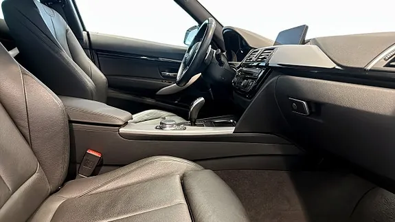 BMW 330I 2019 photo 3