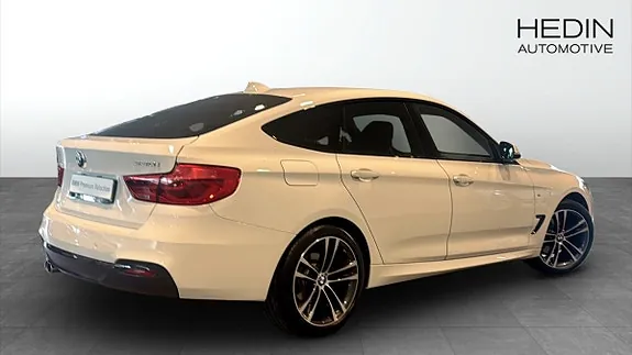 BMW 330I 2019 photo 2