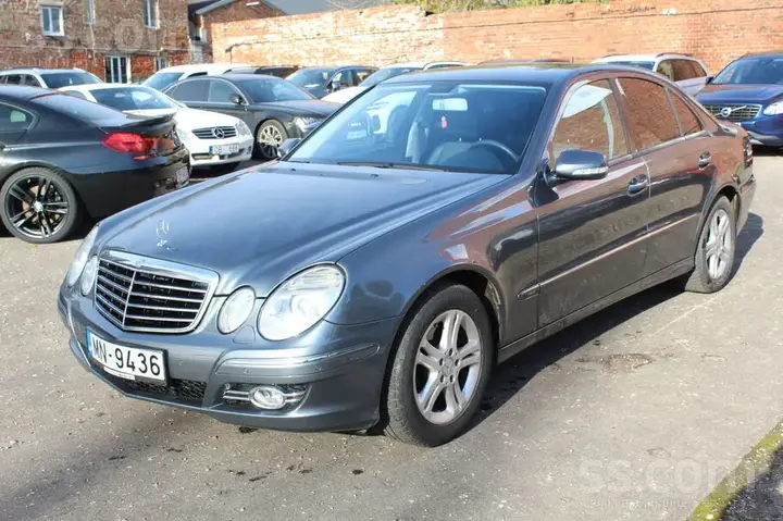 Mercedes-Benz E200 2007 photo 2