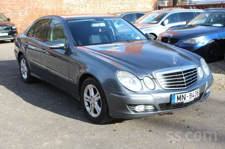 Mercedes-Benz E200