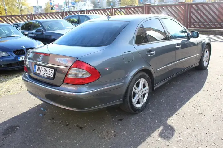 Mercedes-Benz E200 2007 photo 4