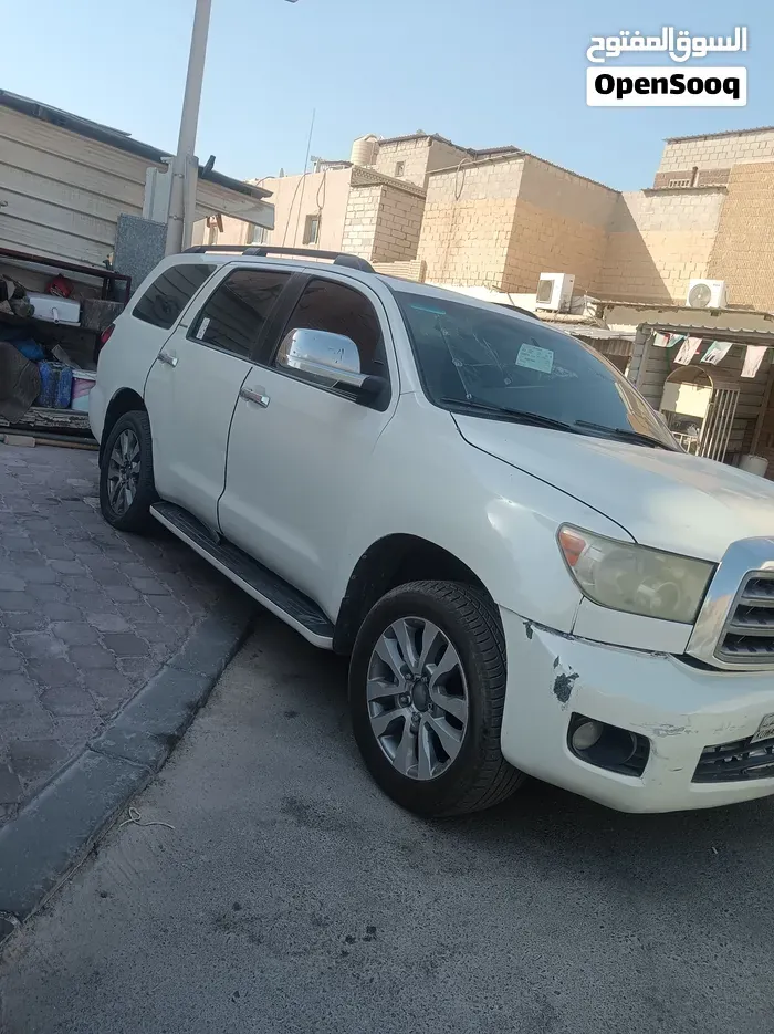 Toyota Sequoia 2014 photo 2
