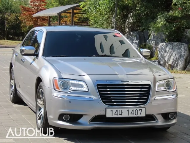 Chrysler 300C 2014 photo 2