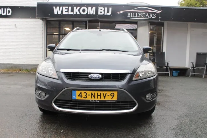 Ford Focus 2010 photo 2