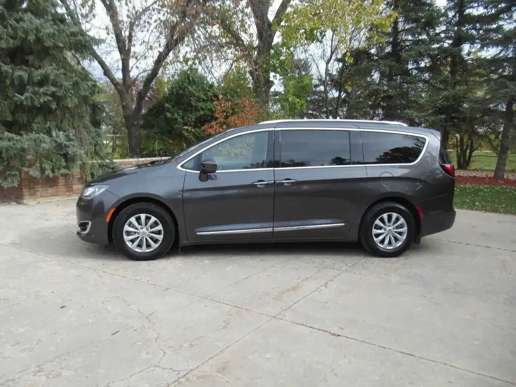 Chrysler Pacifica 2019 photo 2