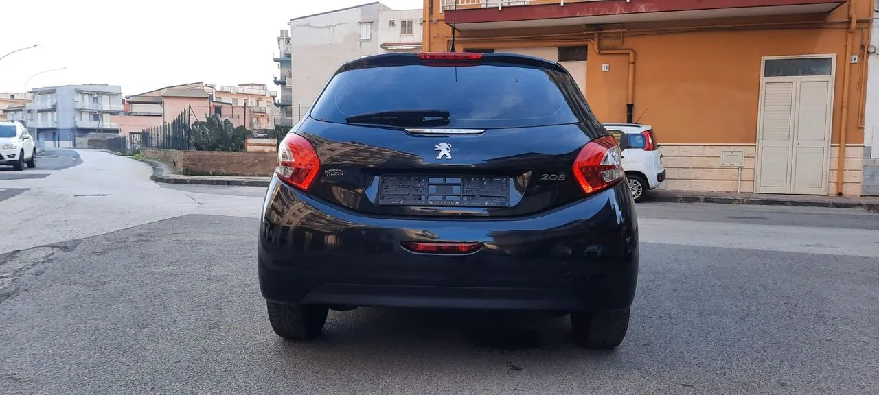 Peugeot 208 2012 photo 3