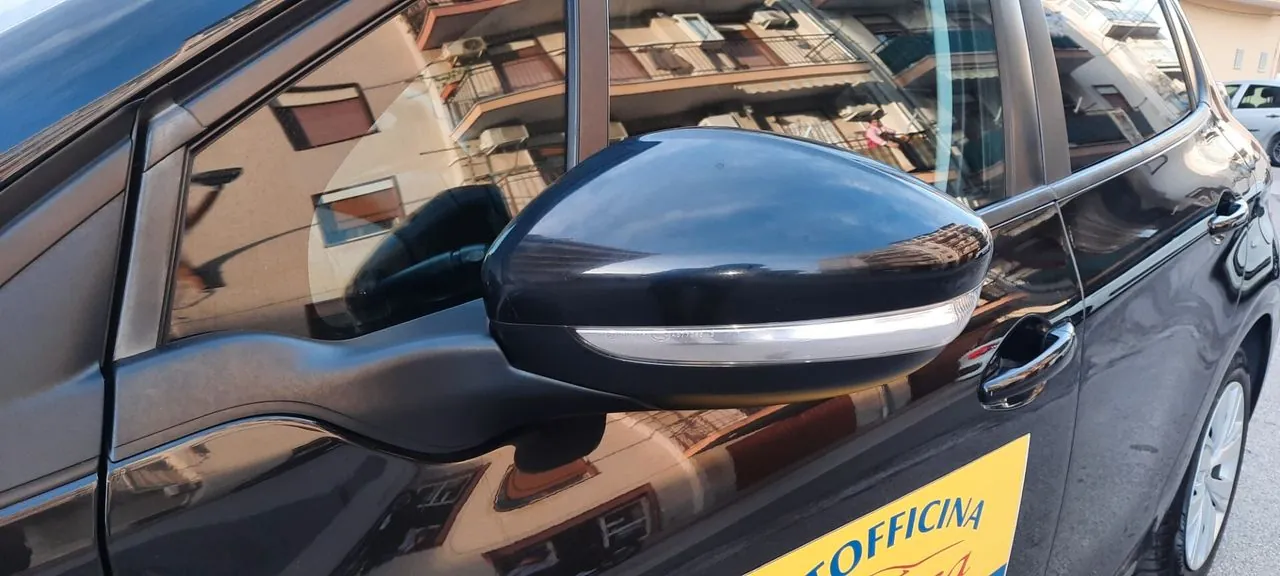 Peugeot 208 2012 photo 5