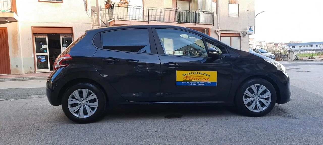 Peugeot 208 2012 photo 2
