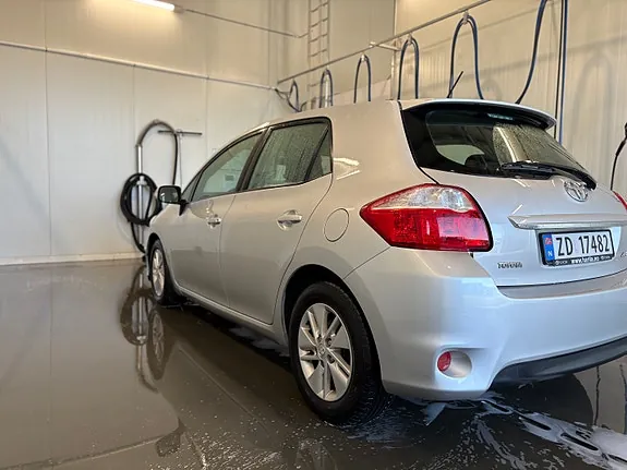 Toyota Auris 2011 photo 4